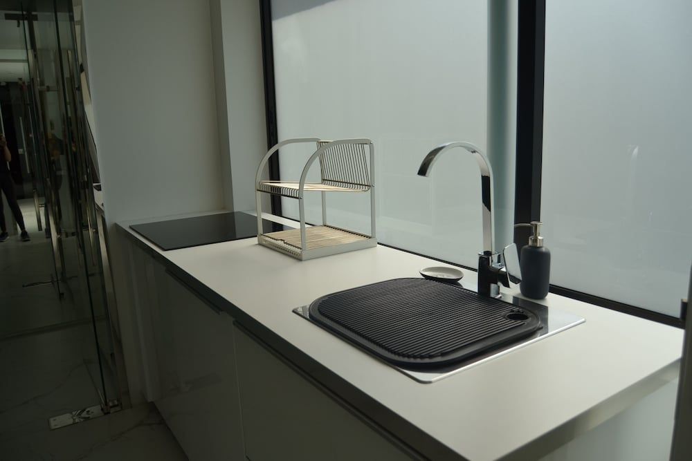 RB 466 Hotel Deluxe Single Room, 1 Bedroom, Non Smoking, Courtyard View 4