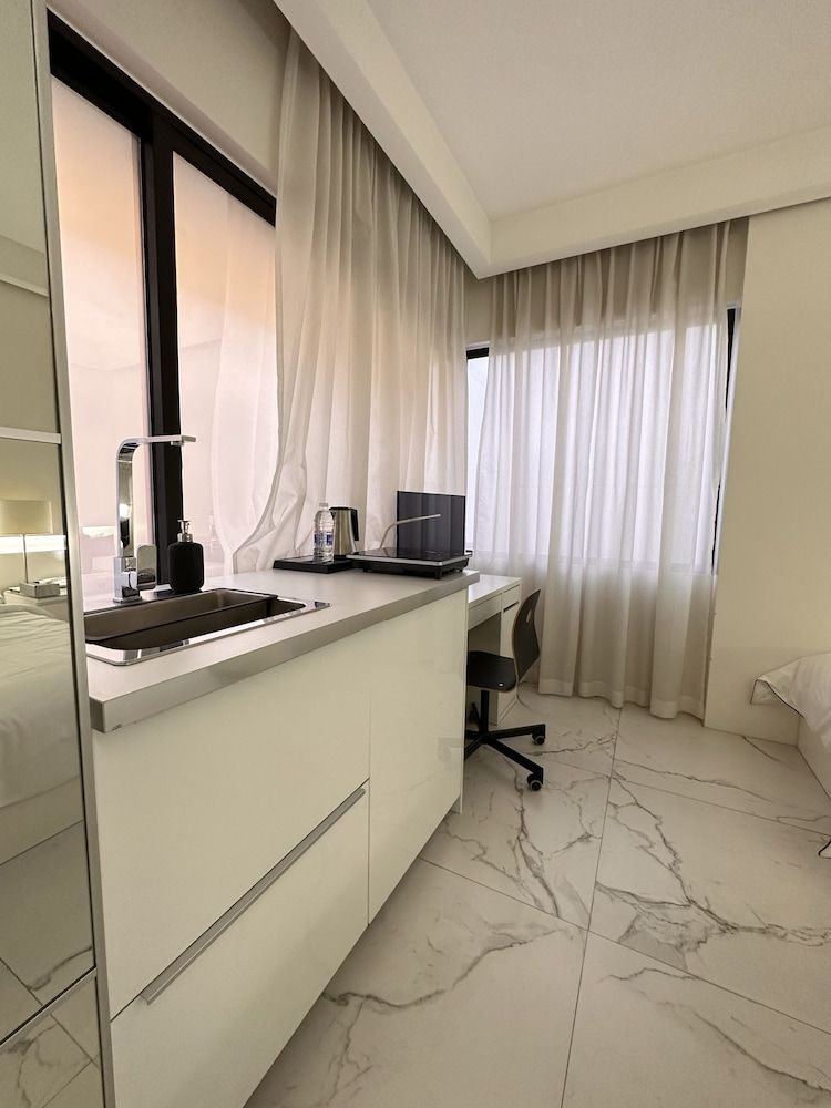 RB 466 Hotel Deluxe Single Room, 1 Bedroom, Non Smoking, Courtyard View 17