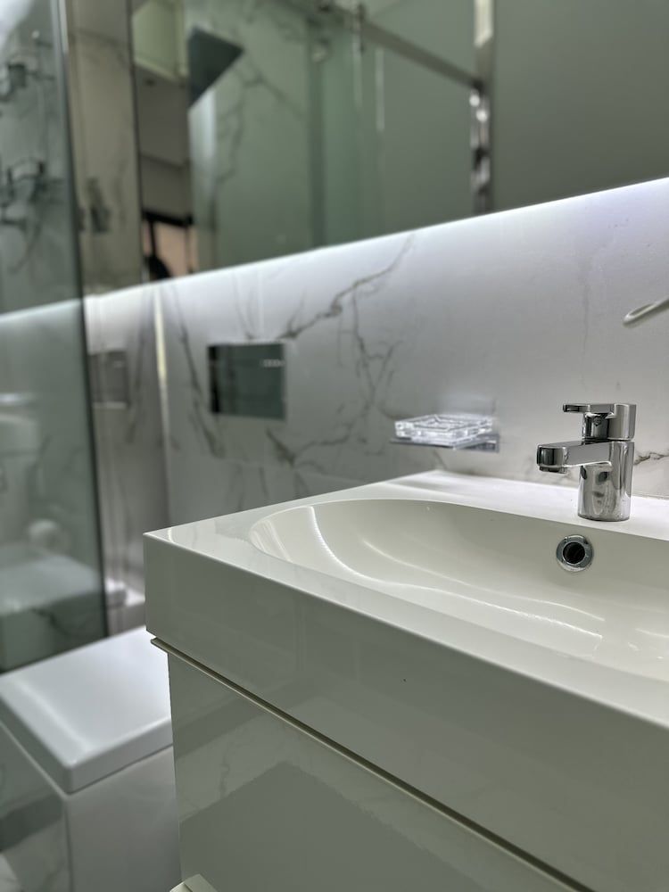 RB 466 Hotel Deluxe Single Room, 1 Bedroom, Non Smoking, Courtyard View 9