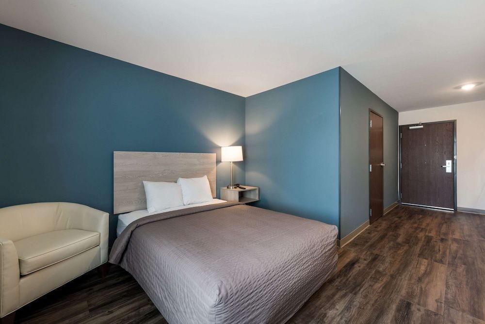 Queen Suite Accessible