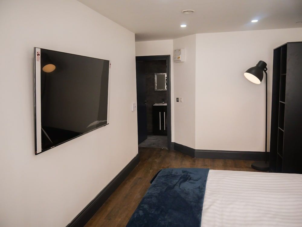 New Oxford House Apartments Room 6