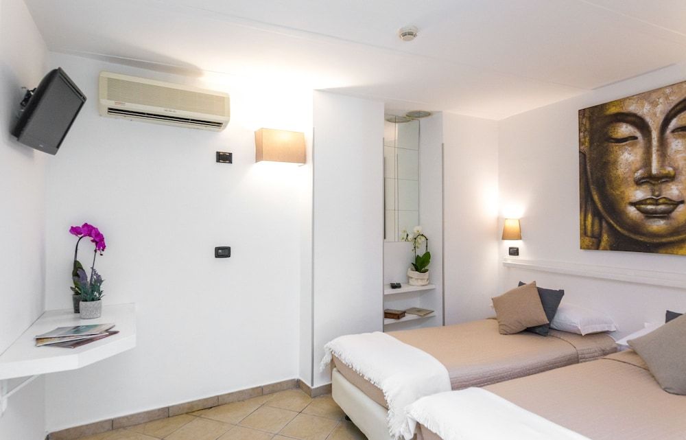 Triple Room, Multiple Beds