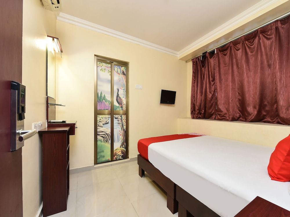 OYO 90562 J Hotel PJ Deluxe Double Room 2