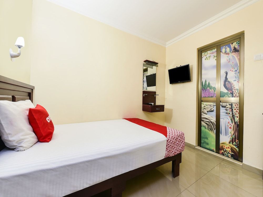 undefined OYO 90562 J Hotel PJ 3