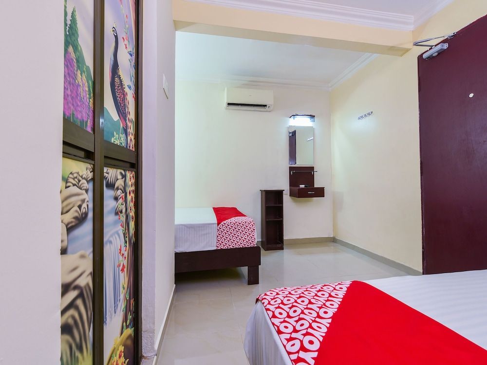 undefined OYO 90562 J Hotel PJ 9