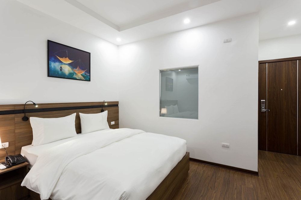 Trang An Flower Hotel Superior Double or Twin Room 3
