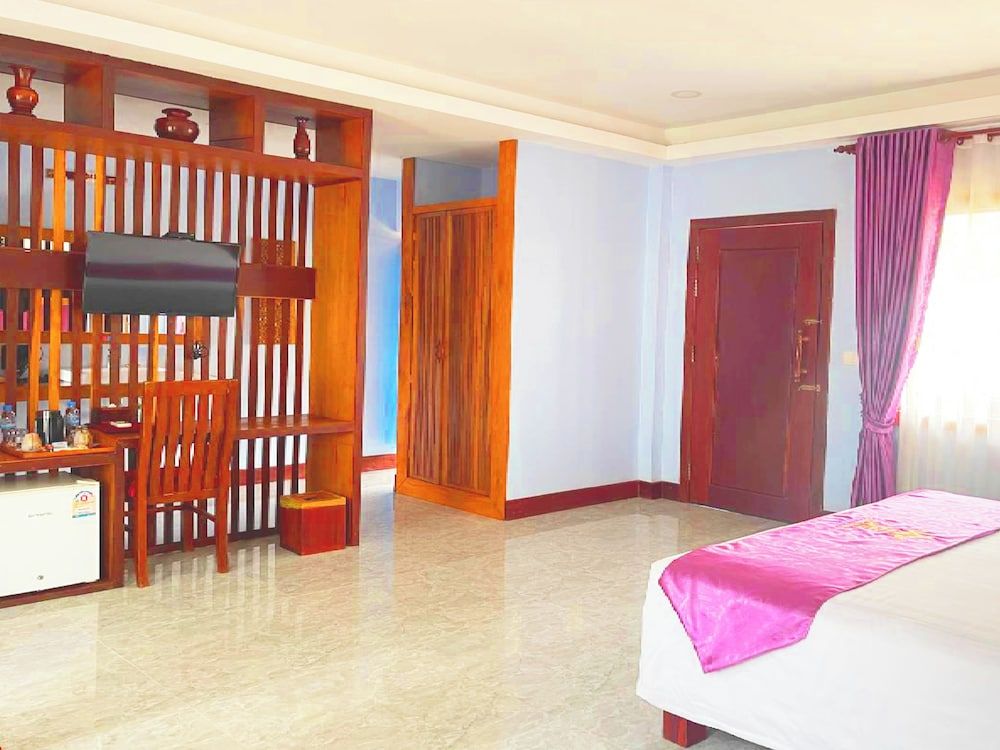 Cheata Residence Premier Deluxe Double with Pool View 2