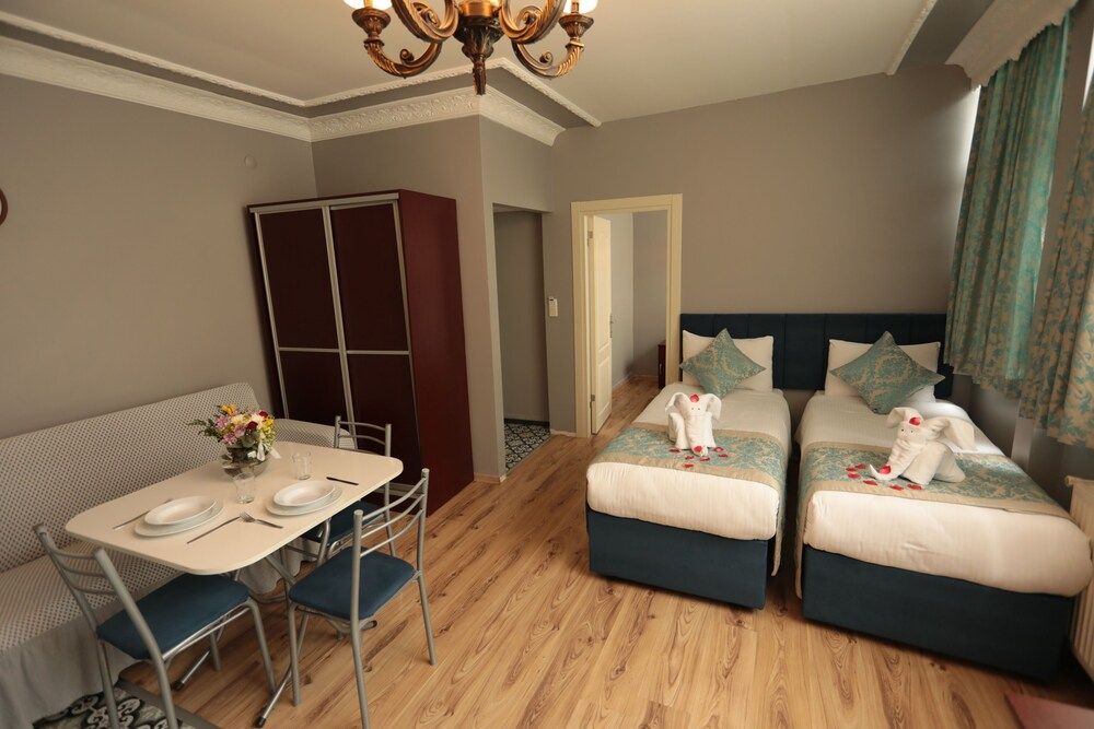 undefined White Pearl Apart 2