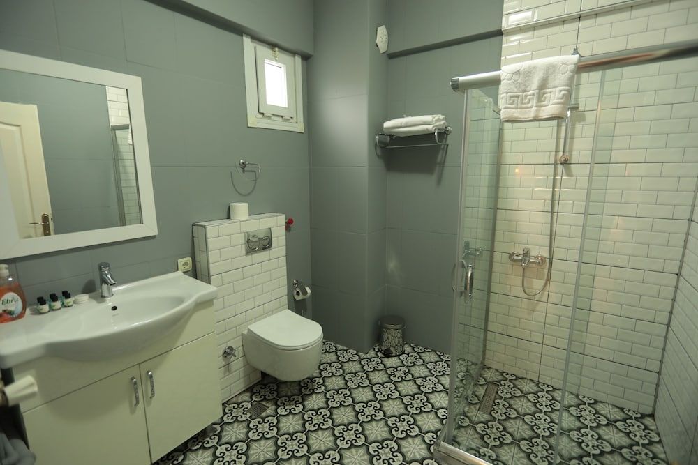 White Pearl Apart Family Room (Deluxe) 10