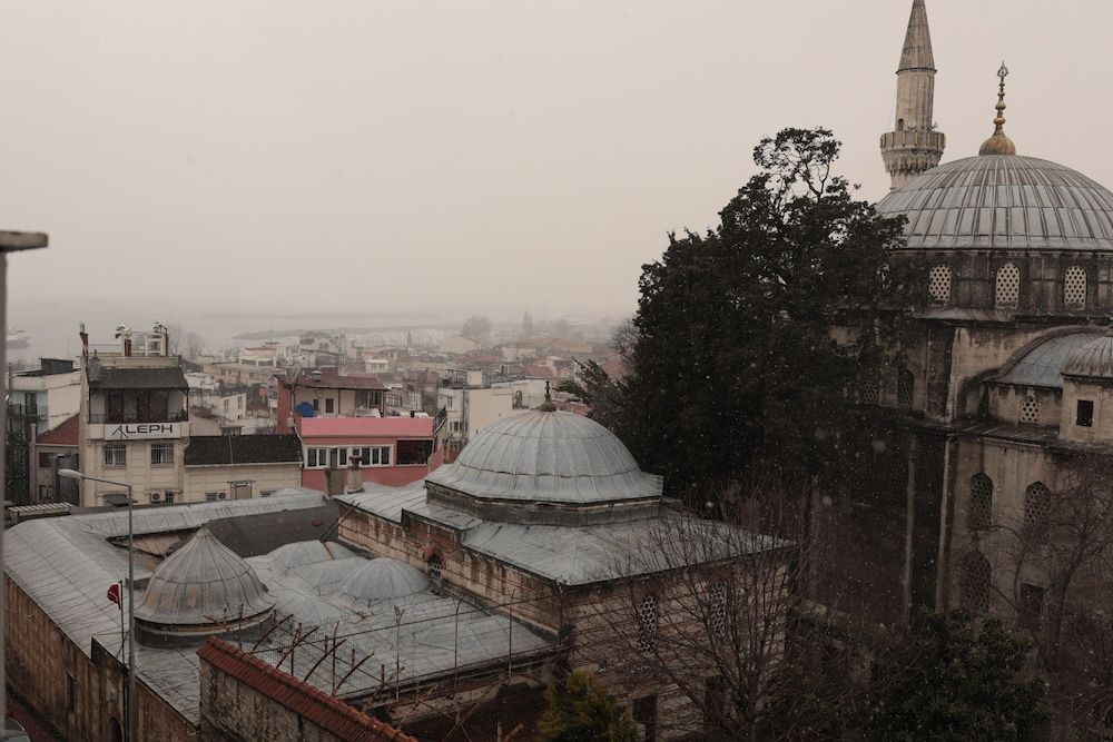 White Pearl Apart Family Room (Deluxe) 11