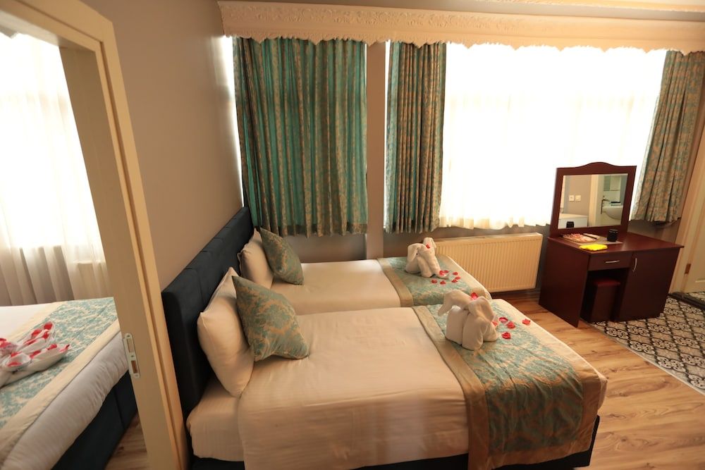 undefined White Pearl Apart 7