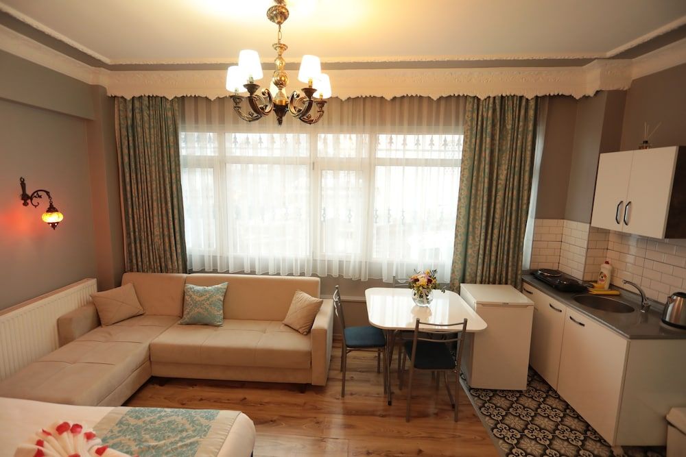 White Pearl Apart Family Room (Deluxe) 9