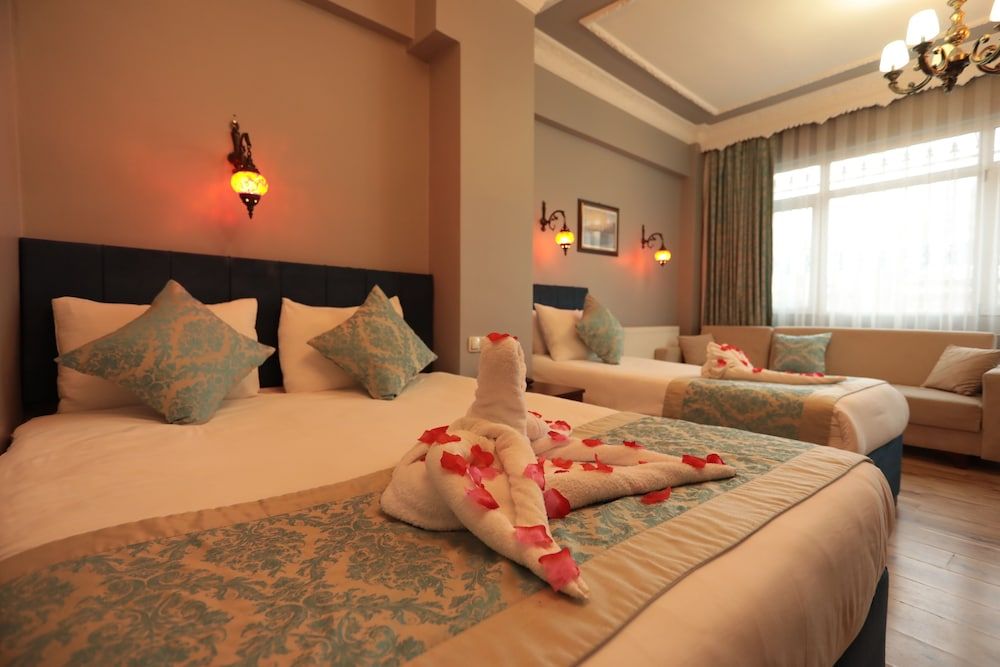 White Pearl Apart Family Room (Deluxe) 2