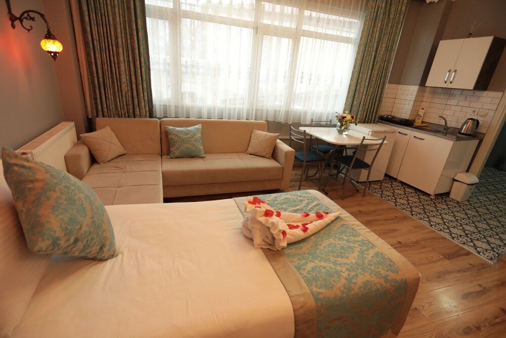 White Pearl Apart Family Room (Deluxe) 7