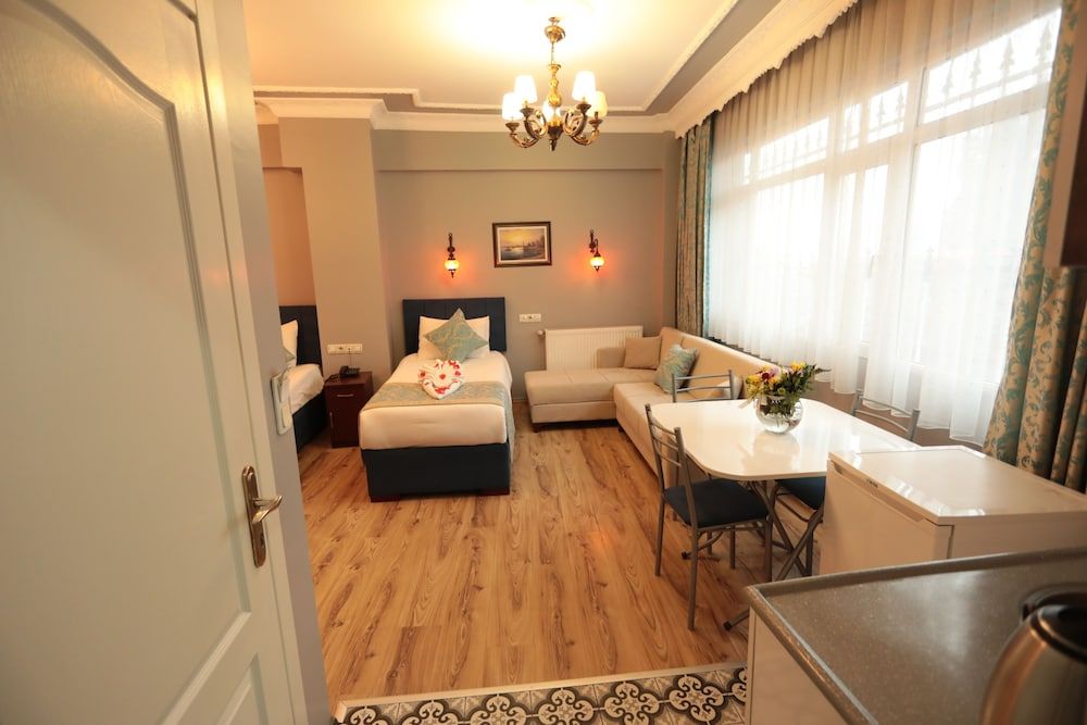 White Pearl Apart Family Room (Deluxe) 3