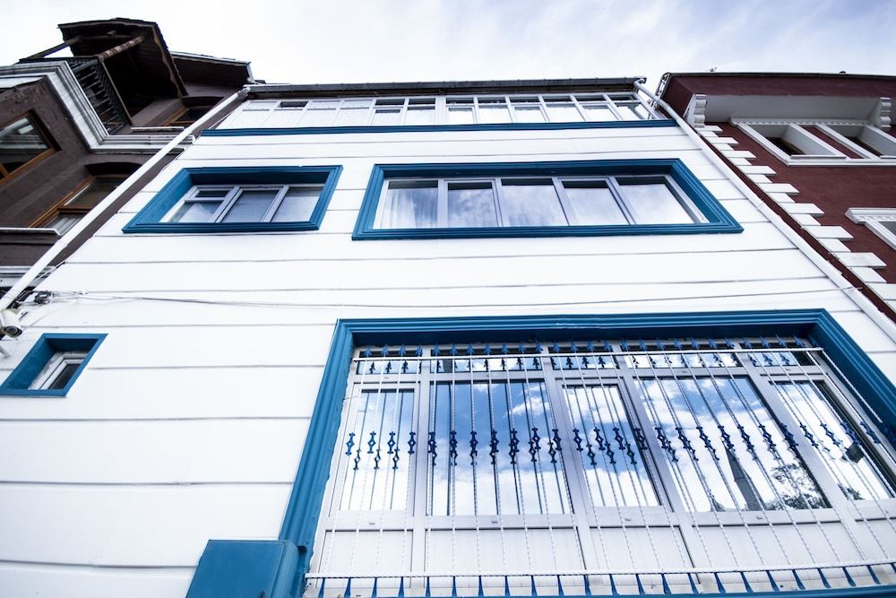 undefined White Pearl Apart 6