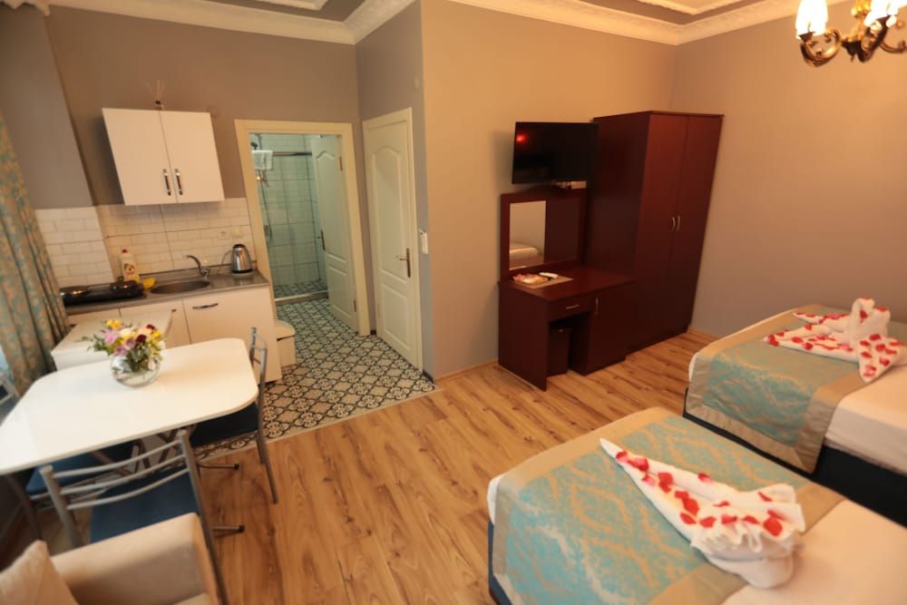 White Pearl Apart Family Room (Deluxe) 4