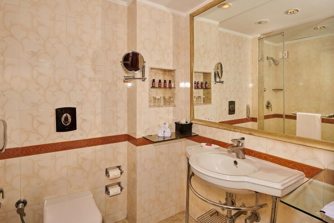Deluxe Room, 1 King Bed, Garden View