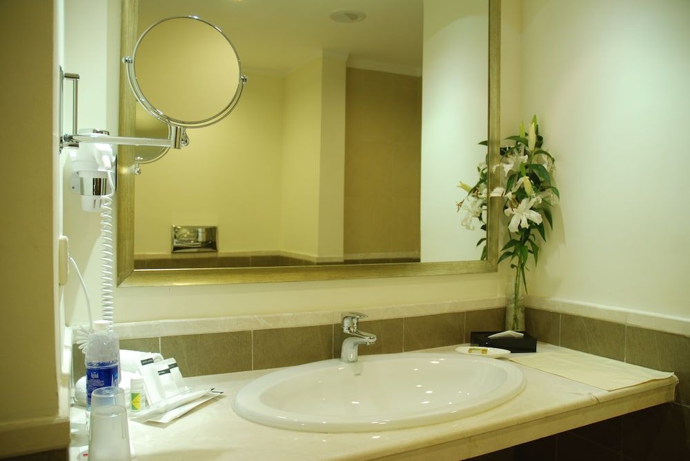 Bathroom sink