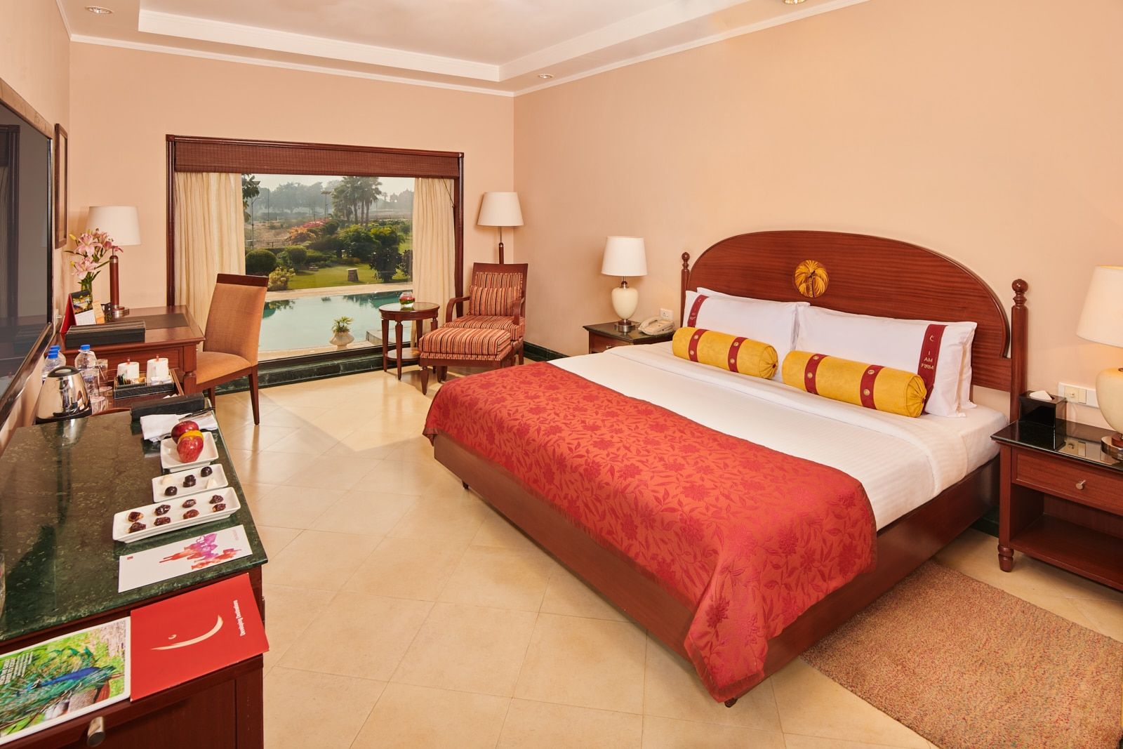 Deluxe Room, 1 King Bed, Garden View