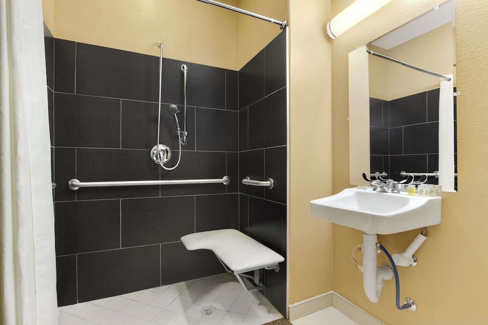 Room, 2 Queen Beds, Accessible, Non Smoking (Tub with Grab Bars)