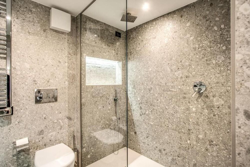 PAX Hotel Deluxe Quadruple Room 3