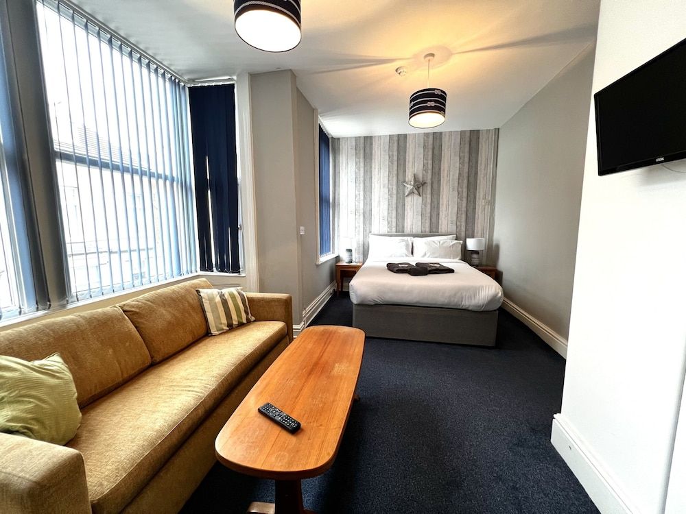 Central Cove Guesthouse Classic Double Room, Ensuite 6