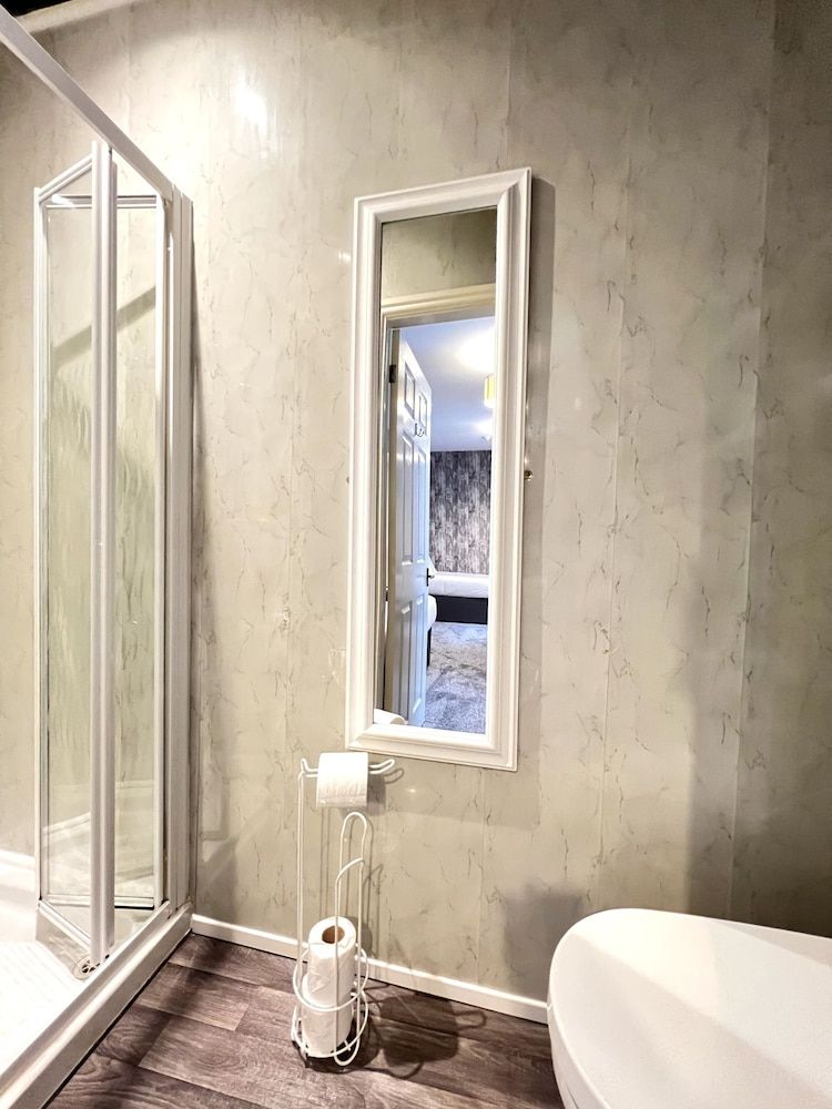 Central Cove Guesthouse Twin Room, Ensuite 5