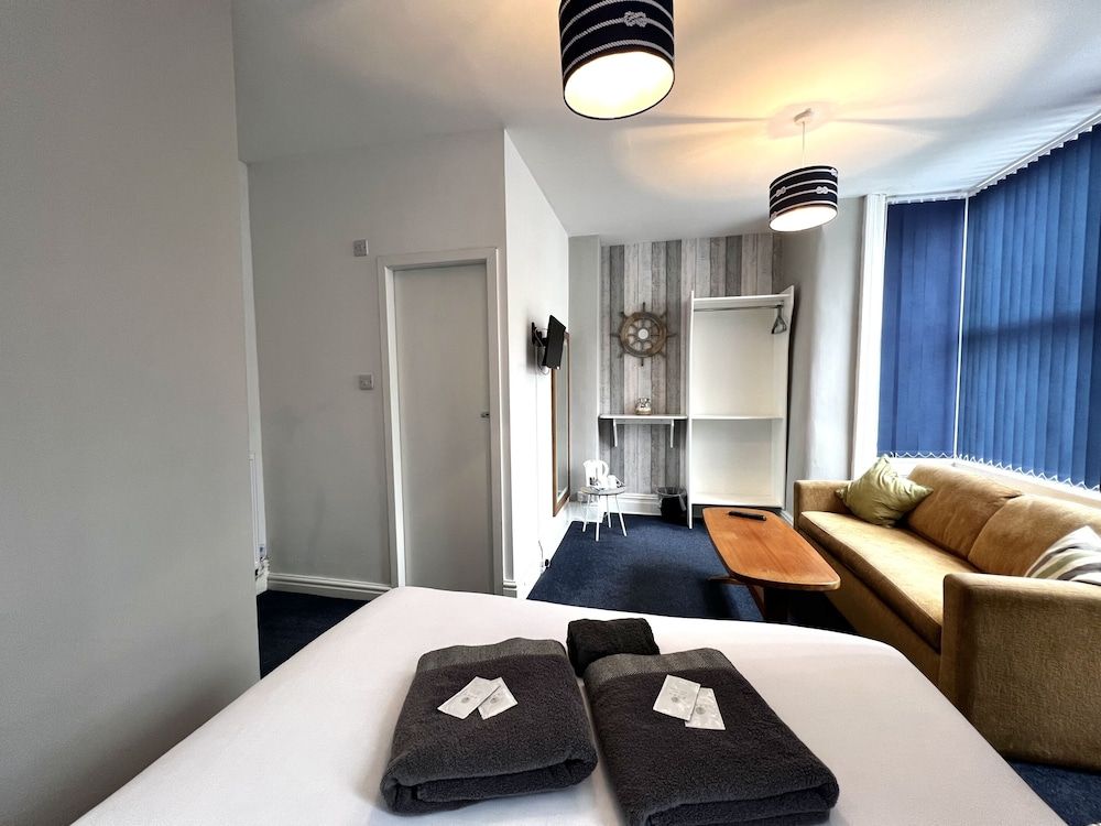 Central Cove Guesthouse Classic Double Room, Ensuite 13