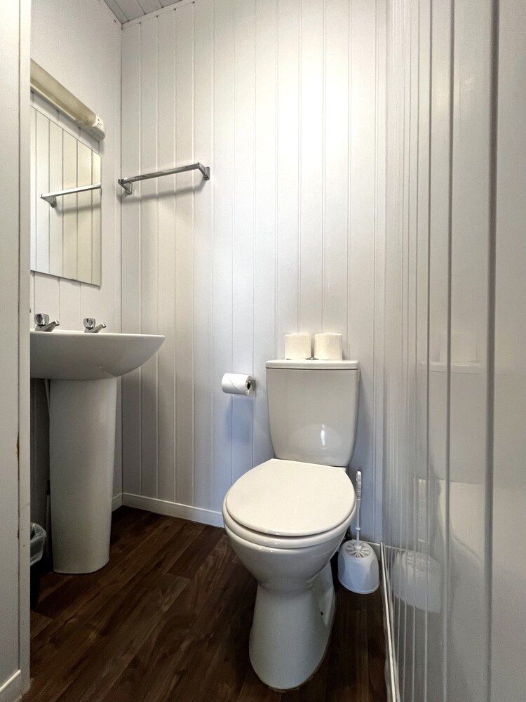 Central Cove Guesthouse Classic Double Room, Ensuite 9