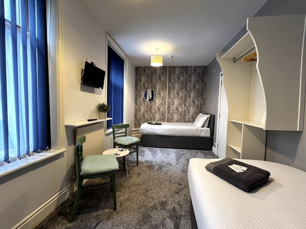 Central Cove Guesthouse Twin Room, Ensuite 2