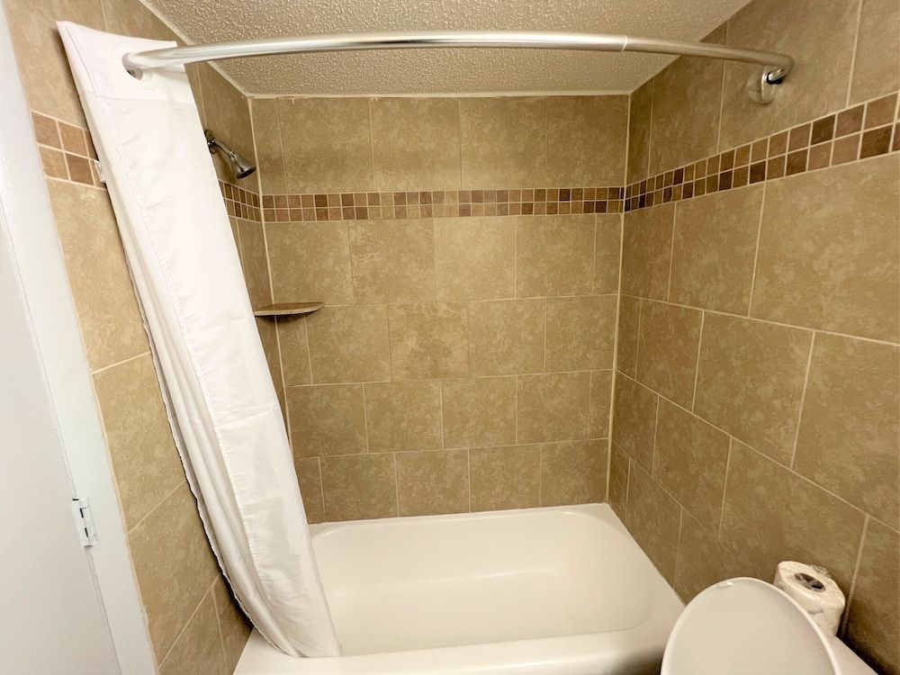 James River Inn & Suites Deluxe Studio Suite, 1 King Bed, Non Smoking 5