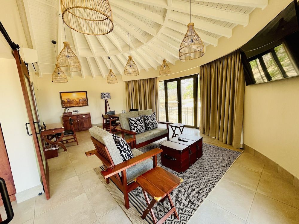 Hwange Safari Lodge EXECUTIVE SUITE ROOM 5