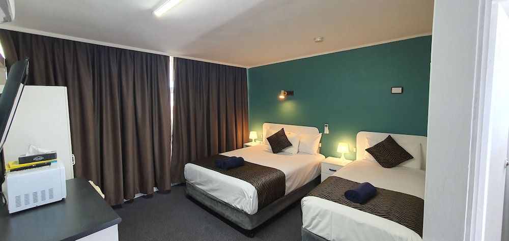 Silver Oaks Motel D Twin Room 10