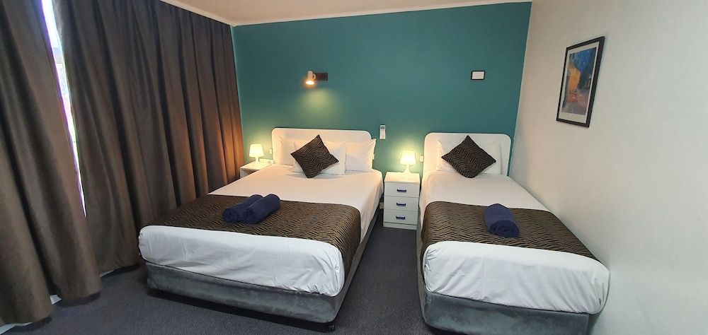 Silver Oaks Motel D Twin Room 9