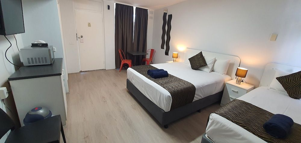 Silver Oaks Motel D Twin Room 11