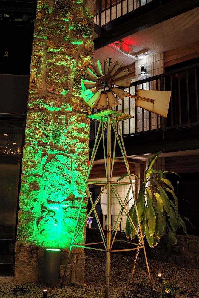 undefined The Cactus Cove Inn and Suites 6