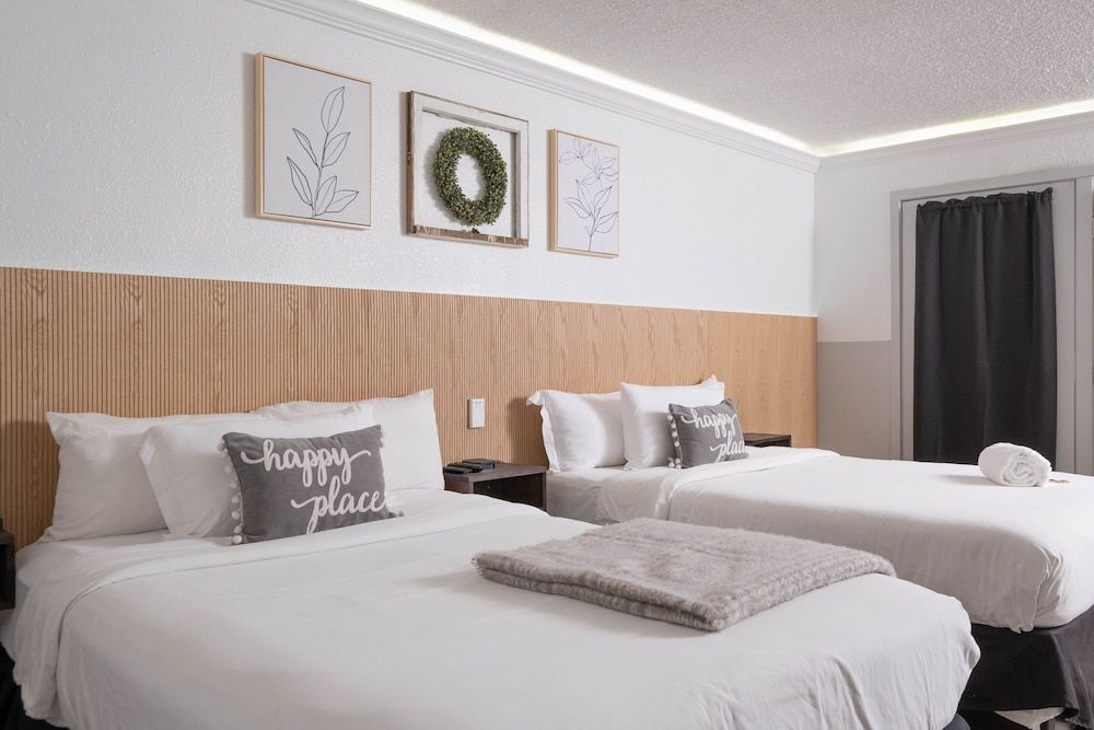 undefined The Cactus Cove Inn and Suites 2