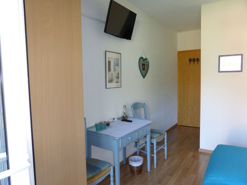 B&B Les Acacias Comfort Twin Room (Bleue) 3