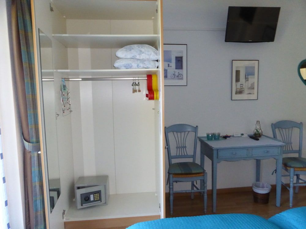 B&B Les Acacias Comfort Twin Room (Bleue) 4