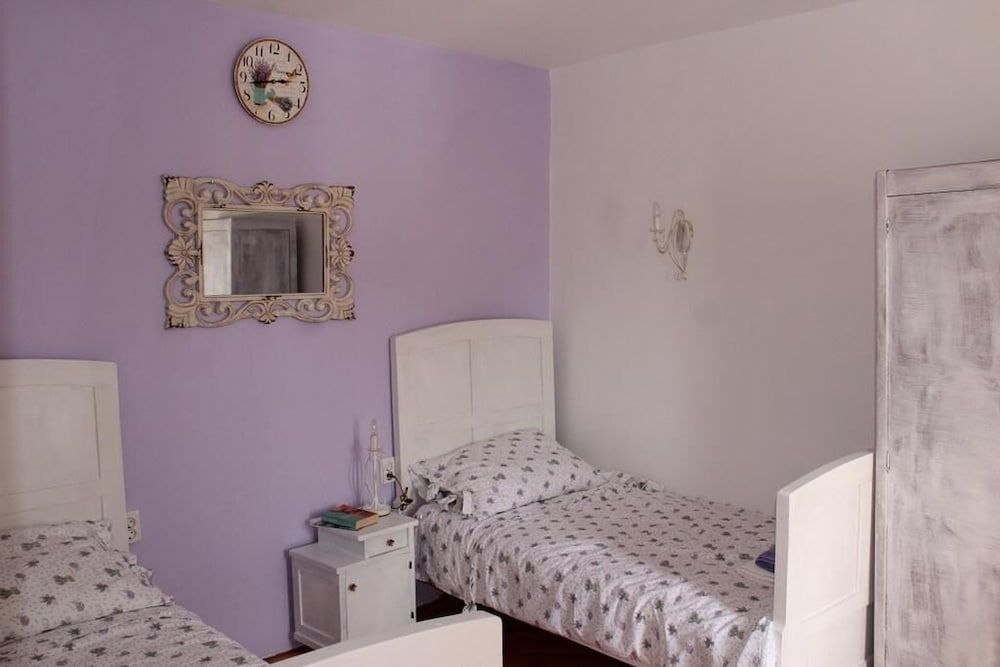 Twin Room (Guest House Gugily- Twin Room with Sh)