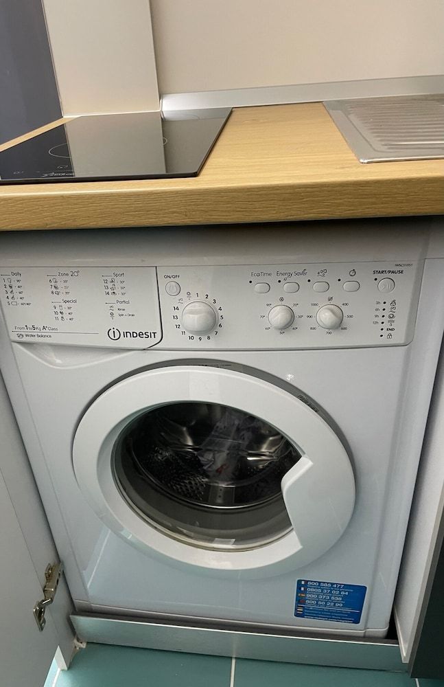 undefined Metropole Apartments Studio City 10