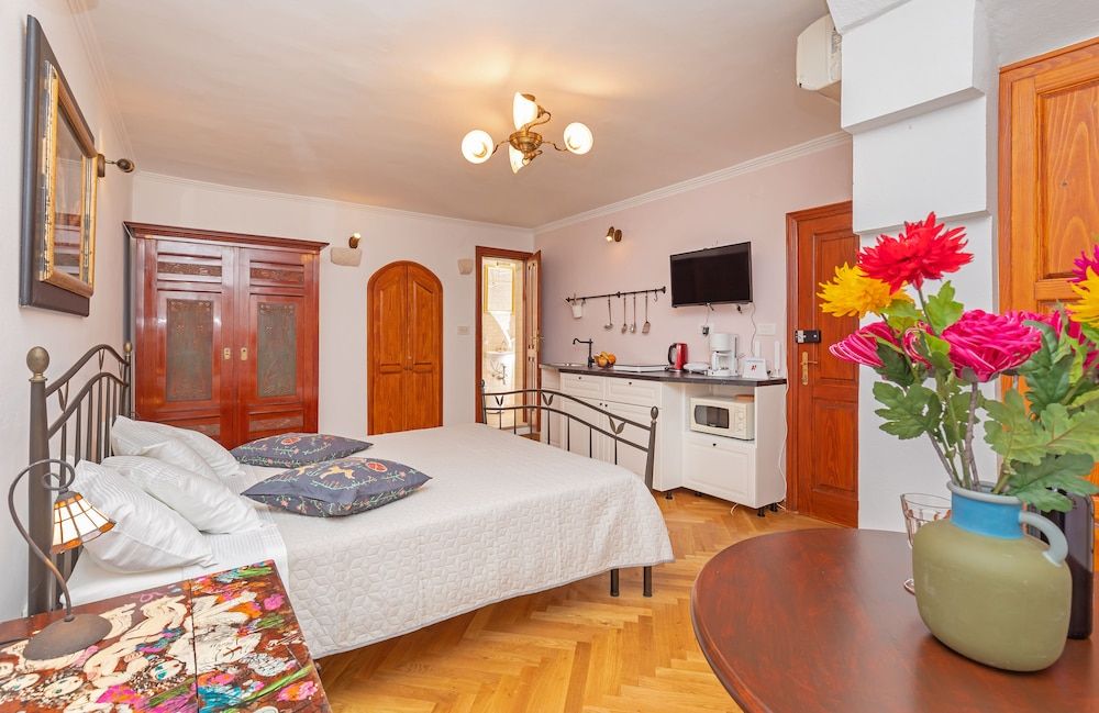 undefined Apartments Cathedral 2