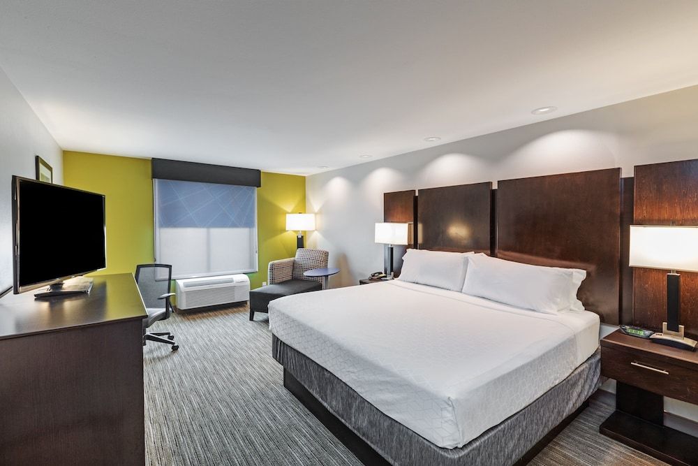 Standard Room, 1 King Bed, Accessible (Comm, Mobility, Access Tub)