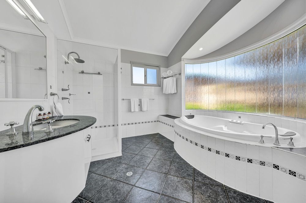 Ingenia Holidays Merry Beach 2 Bedroom Luxury Villa 5