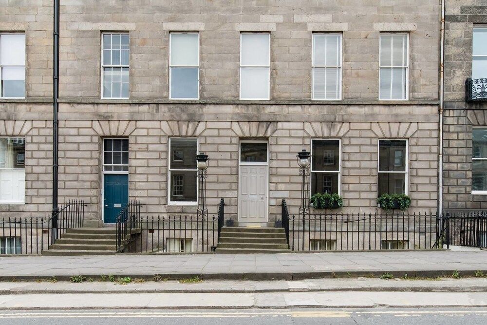 undefined JOIVY York Place Apartment in Georgian City Centre Building 5