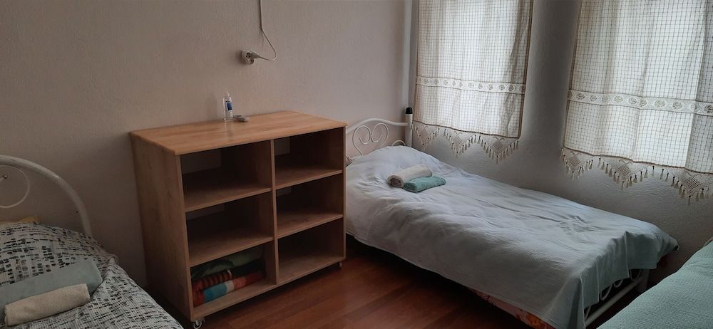 Zeytinada Pansiyon ve Gozleme Basic Quadruple Room, Shared Bathroom 11