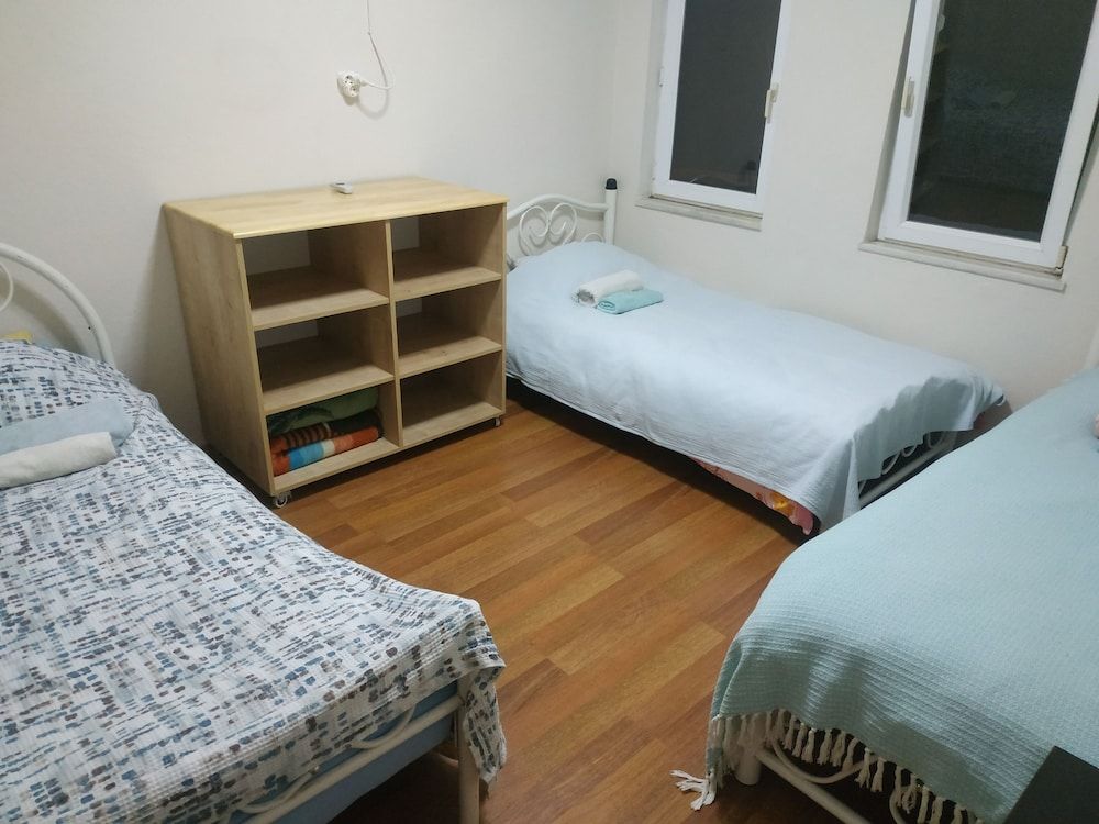 Zeytinada Pansiyon ve Gozleme Basic Quadruple Room, Shared Bathroom 3