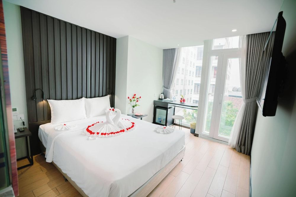 Hermes Hotel Nha Trang Deluxe Double Room, Balcony, City View 3