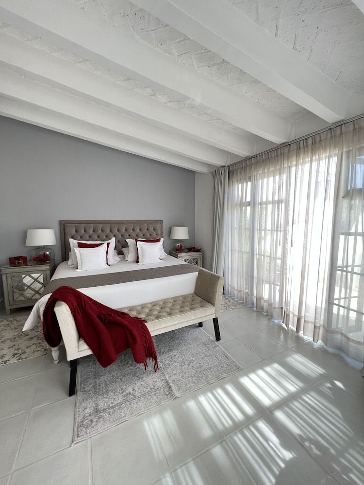 Deluxe Suite, 1 King Bed, City View
